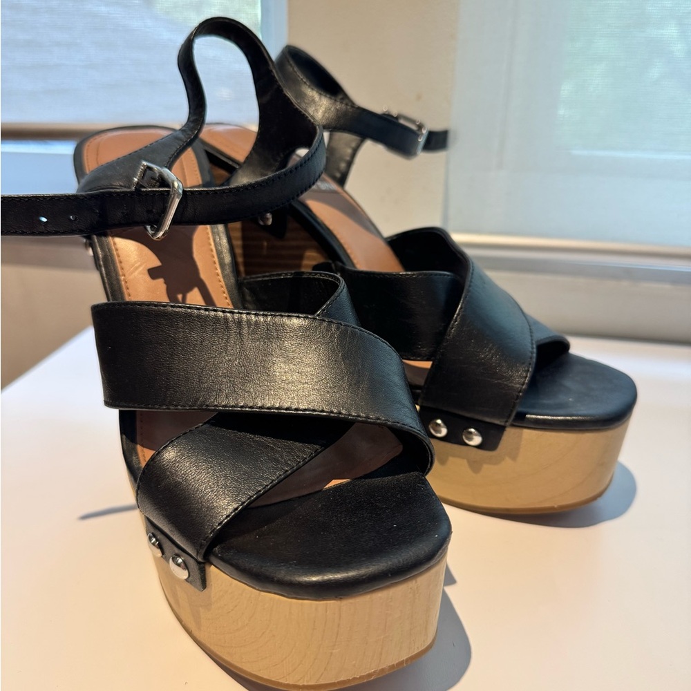 Gianni Bini Black Leather Wedge Sandals - Picture 2 of 6